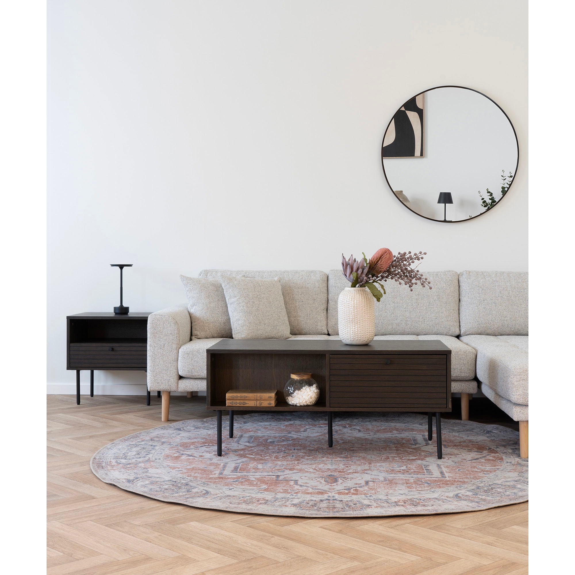 Madrid – Spiegel, runde Form, Aluminiumrahmen in Schwarz